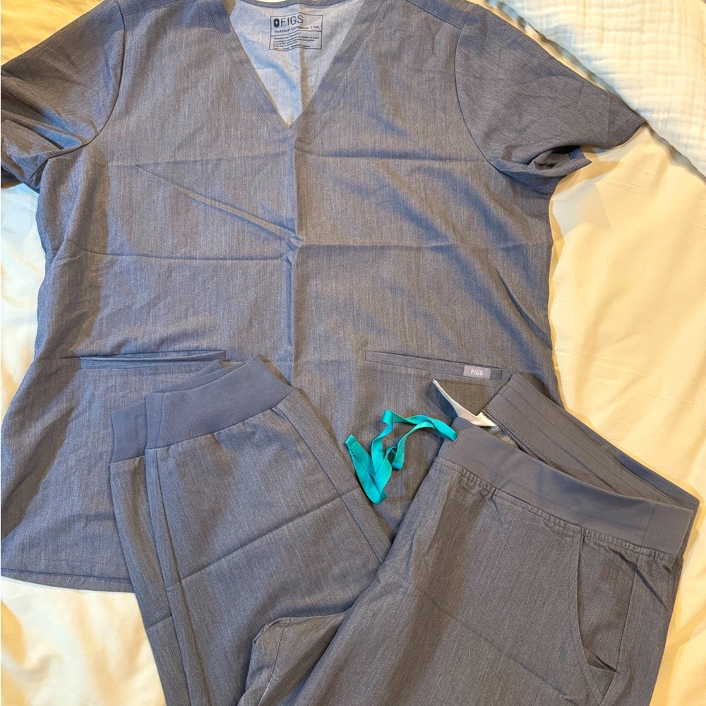 FIGS Scrub Set Graphite Grey Casma and Zamora Petite Joggers